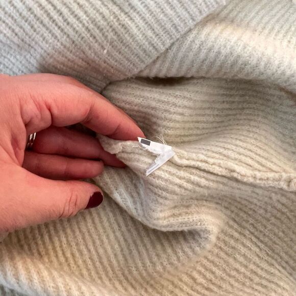 Abercrombie & Fitch Ivory Funnel Neck Ribbed Knit Pullover Sweater Size Medium - Picture 8 of 9